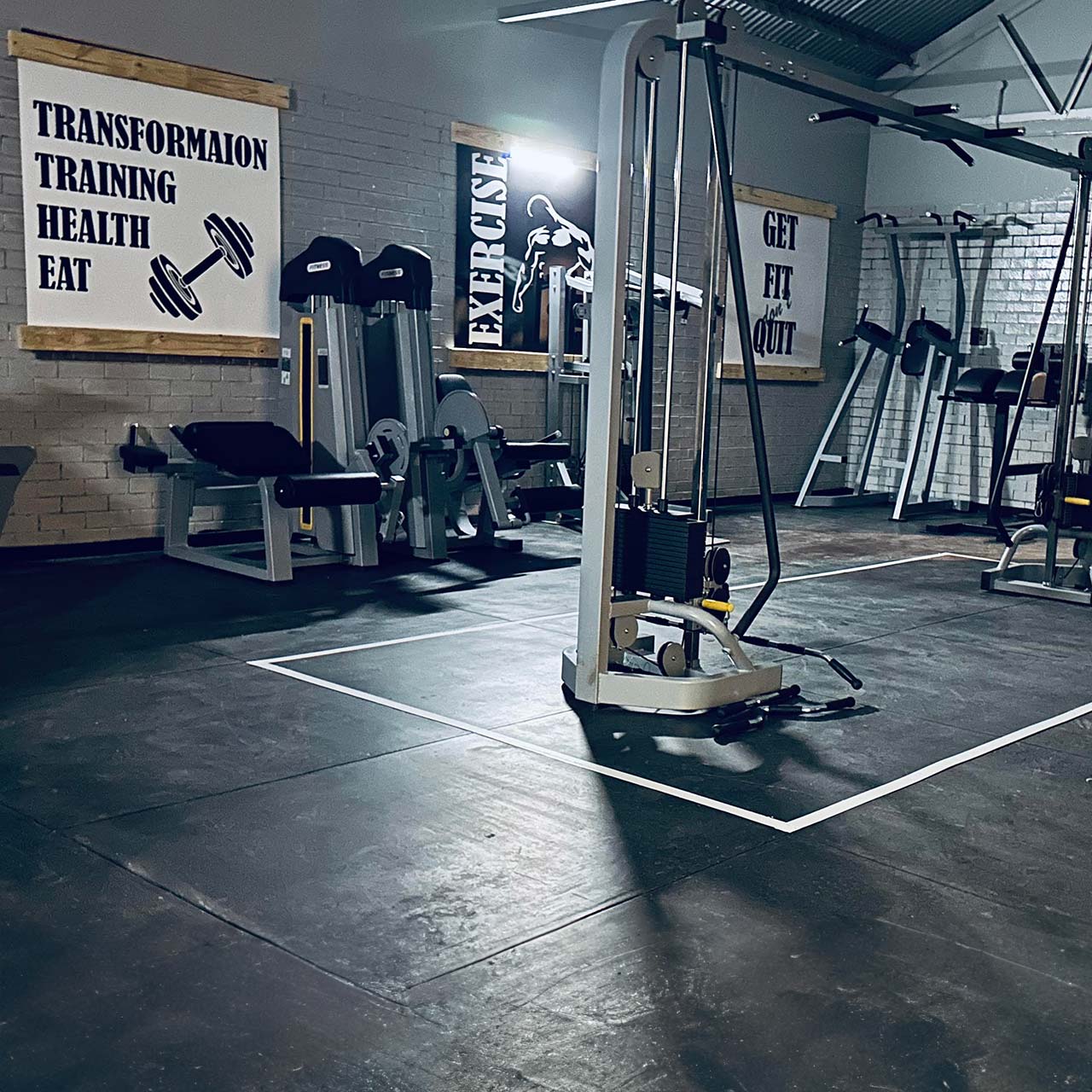 Gimnasium met oefen toerusing